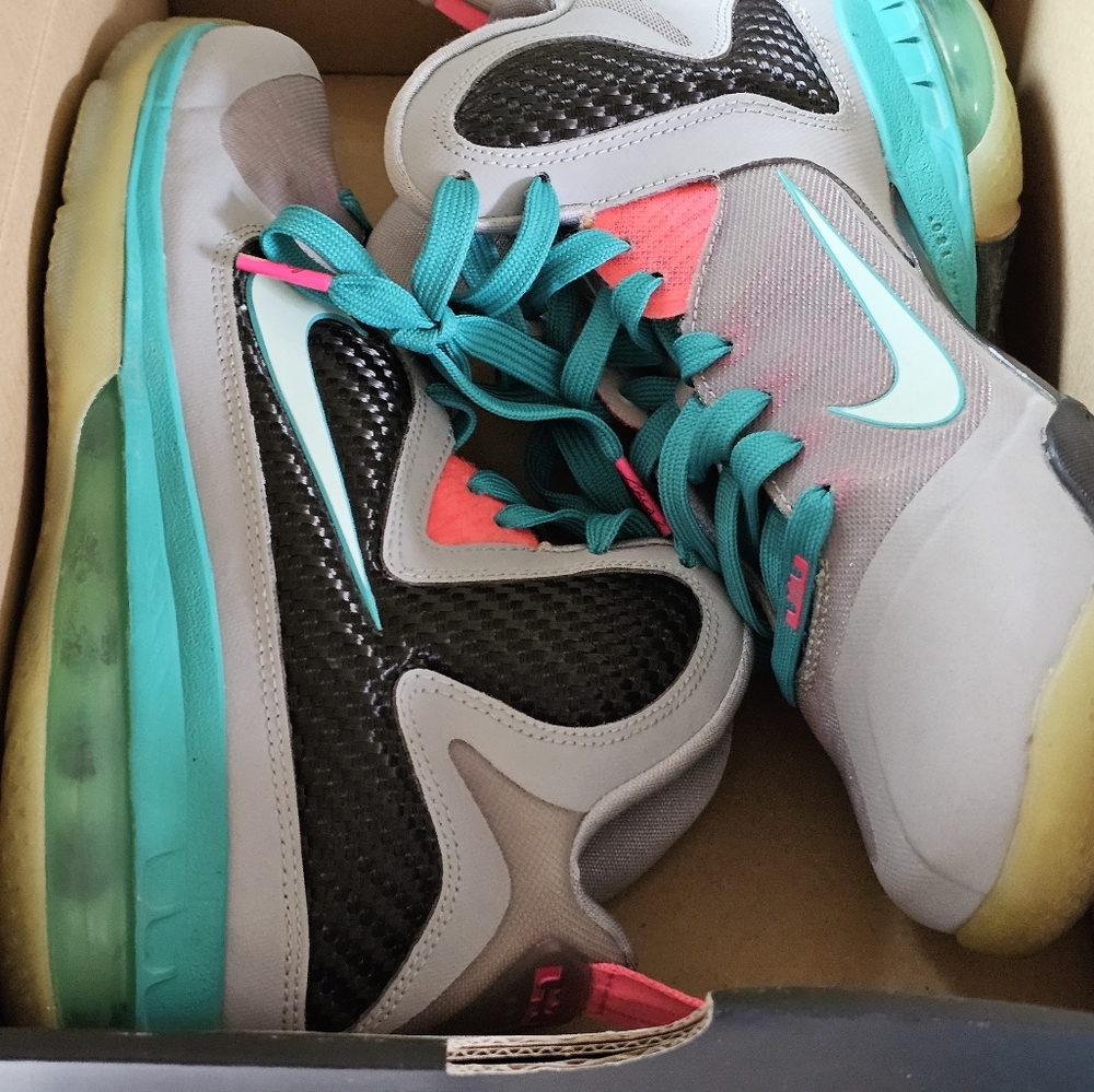 Nike Shoes 6y